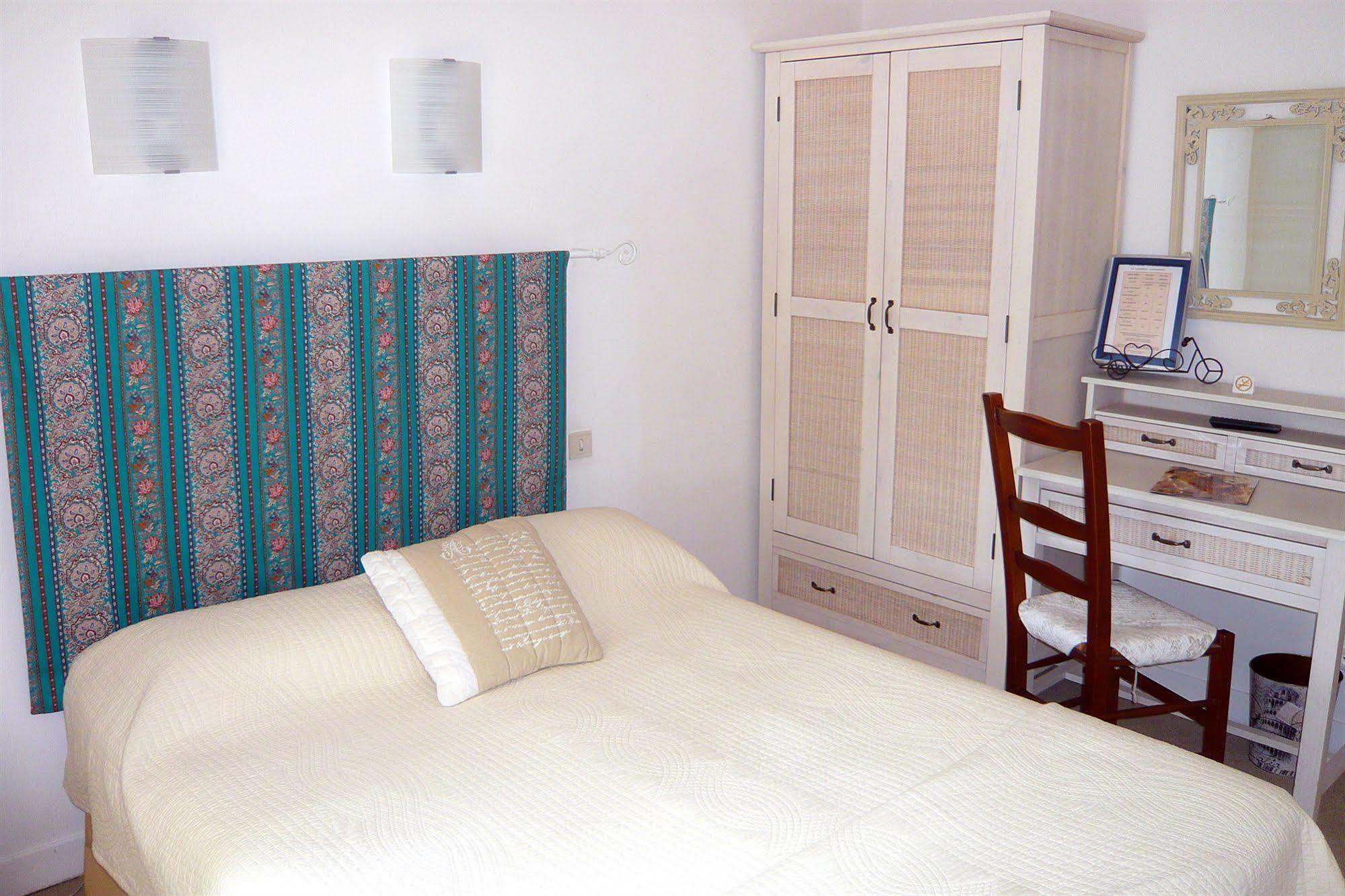 Hotel Mistral Mas-Blanc-des-Alpilles Екстериор снимка