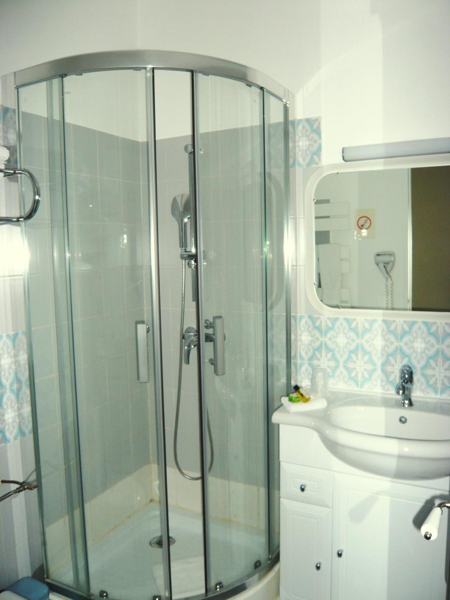 Hotel Mistral Mas-Blanc-des-Alpilles Екстериор снимка